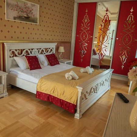 One Bedroom Apartment With Balcony-Kostyushka Street,16 ลวีฟ ภายนอก รูปภาพ