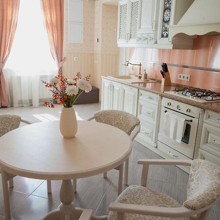 One Bedroom Apartment With Balcony-Kostyushka Street,16 ลวีฟ ภายนอก รูปภาพ