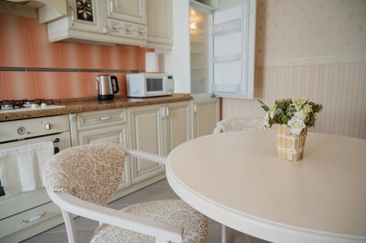 One Bedroom Apartment With Balcony-Kostyushka Street,16 ลวีฟ ภายนอก รูปภาพ